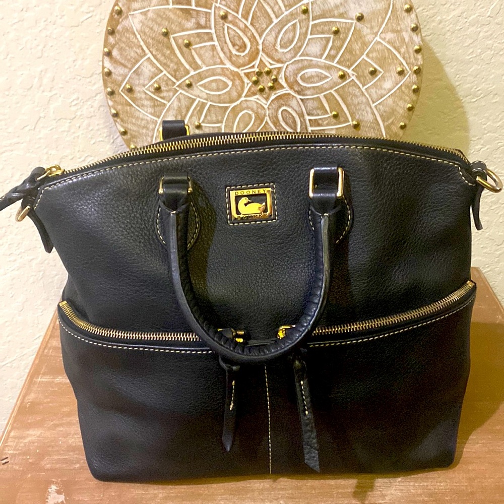 DOONEY & BOURKE PEBBLED LEATHER BAG WITH STRAP